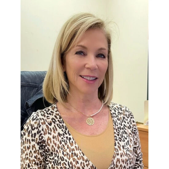 Rivka Friedman Pearl & Chain Medallion Drop Necklace Necklaces Gold 2 Rivka Friedman Pearl & Chain Medallion Drop Necklace Necklaces Gold - Image 2